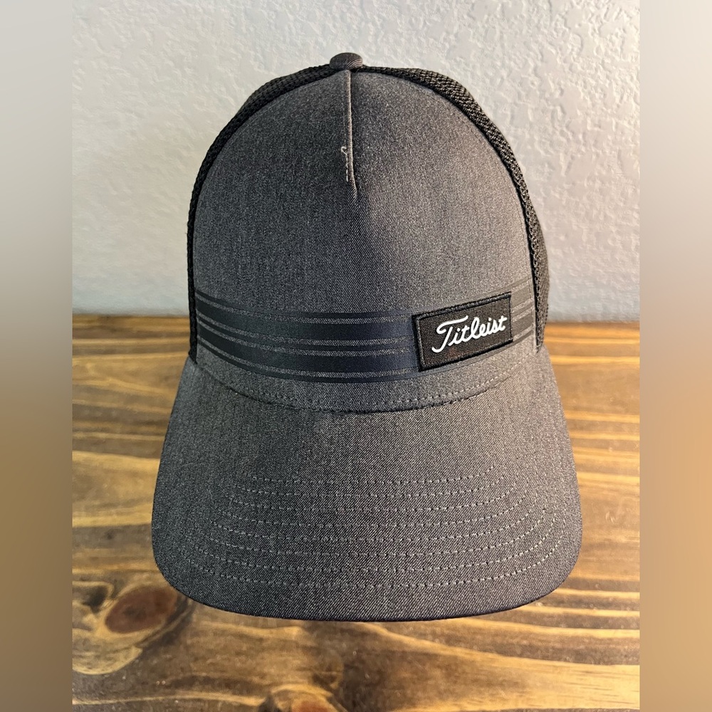 Titleist Golf Michelob Ultra Beer Collab SnapBack Mesh Hat Cap Gray Black EUC!